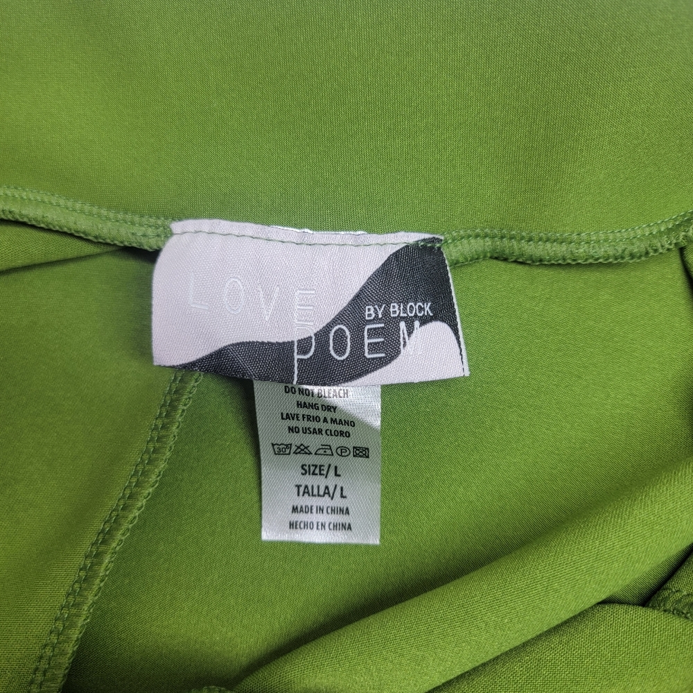 Green Pleated Stretch Shorts-Large - Picture 3 of 3